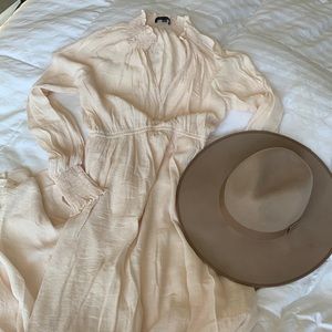 NWOT Peach/cream Long Sleeve Dress